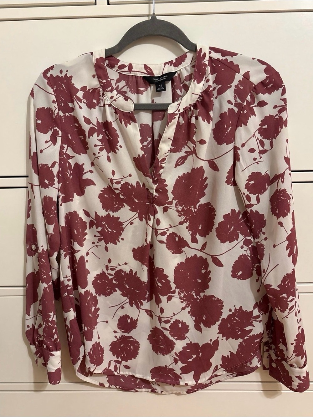 Simply Vera Vera Wang Mauve Blooms Chiffon Floral Blouse V-Neck Size XS